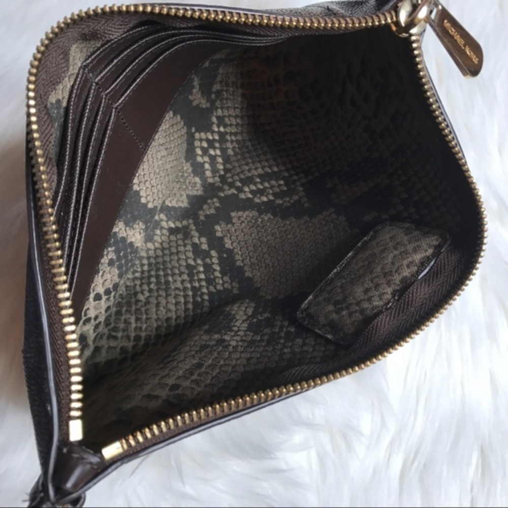 𝅺michael Kors XL Zip Brown Monogram Clutch - Picture 8 of 8